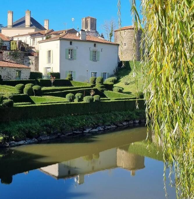 Le Pavillon Bleu Vouvant - Gite Maison Extérieur photo
